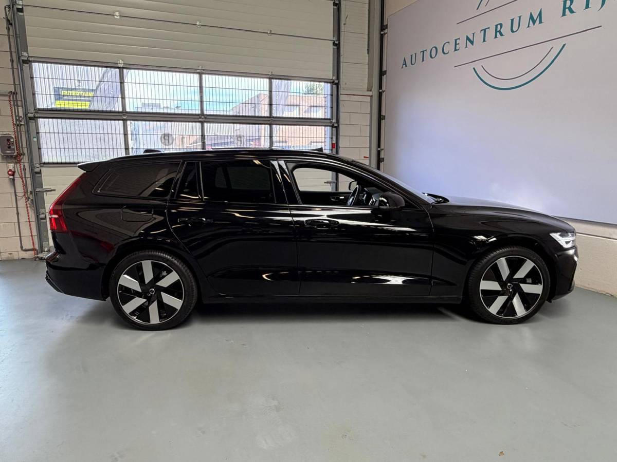 Volvo V60 Volvo V60 2.0 T6 Plug-in hybrid AWD Ultra Dark, Pano, HUD, Leer, Elektrische stoelen, stoel/Stuurverwarming, Harman kardon,