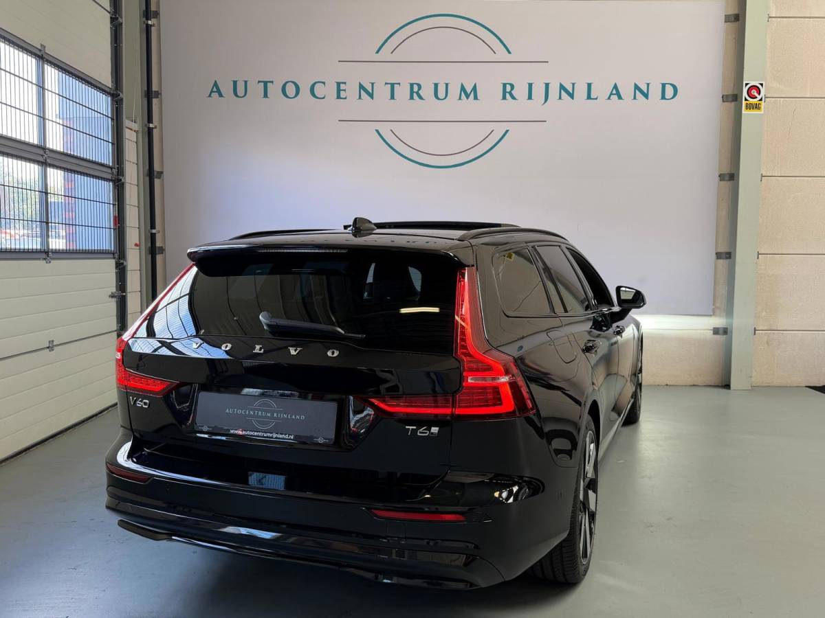 Volvo V60 Volvo V60 2.0 T6 Plug-in hybrid AWD Ultra Dark, Pano, HUD, Leer, Elektrische stoelen, stoel/Stuurverwarming, Harman kardon,