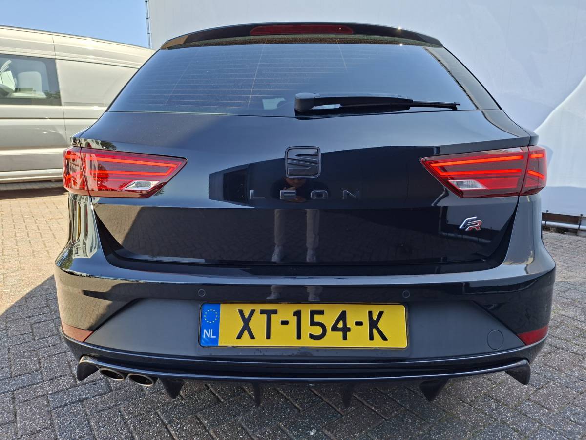 SEAT Leon SEAT Leon ST 1.5 TSI FR 150pk Carplay Camera Stoelverw. Business Intense