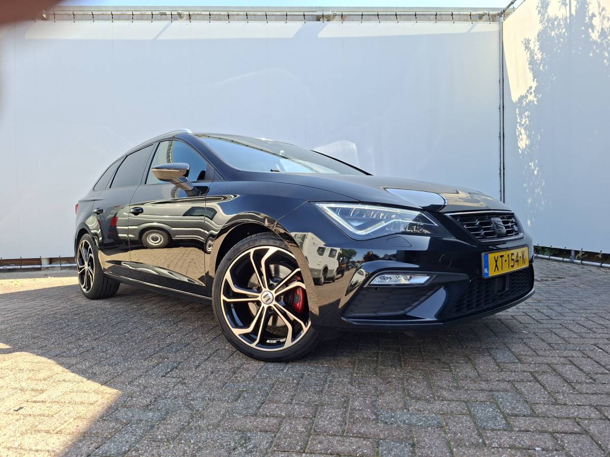 SEAT Leon SEAT Leon ST 1.5 TSI FR 150pk Carplay Camera Stoelverw. Business Intense