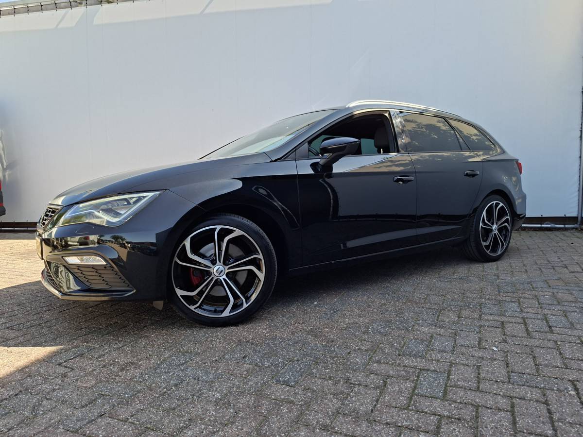 SEAT Leon SEAT Leon ST 1.5 TSI FR 150pk Carplay Camera Stoelverw. Business Intense