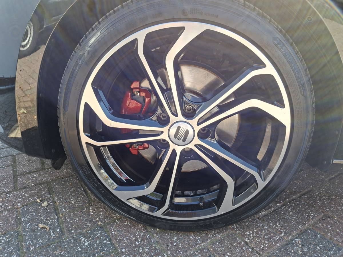 SEAT Leon SEAT Leon ST 1.5 TSI FR 150pk Carplay Camera Stoelverw. Business Intense