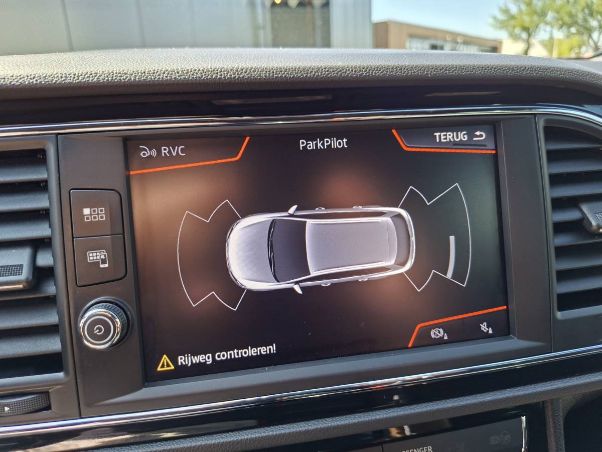 SEAT Leon SEAT Leon ST 1.5 TSI FR 150pk Carplay Camera Stoelverw. Business Intense