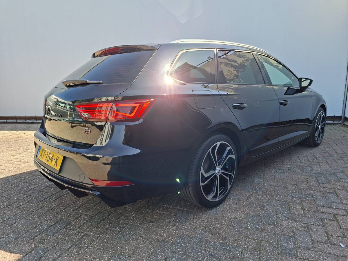 SEAT Leon SEAT Leon ST 1.5 TSI FR 150pk Carplay Camera Stoelverw. Business Intense