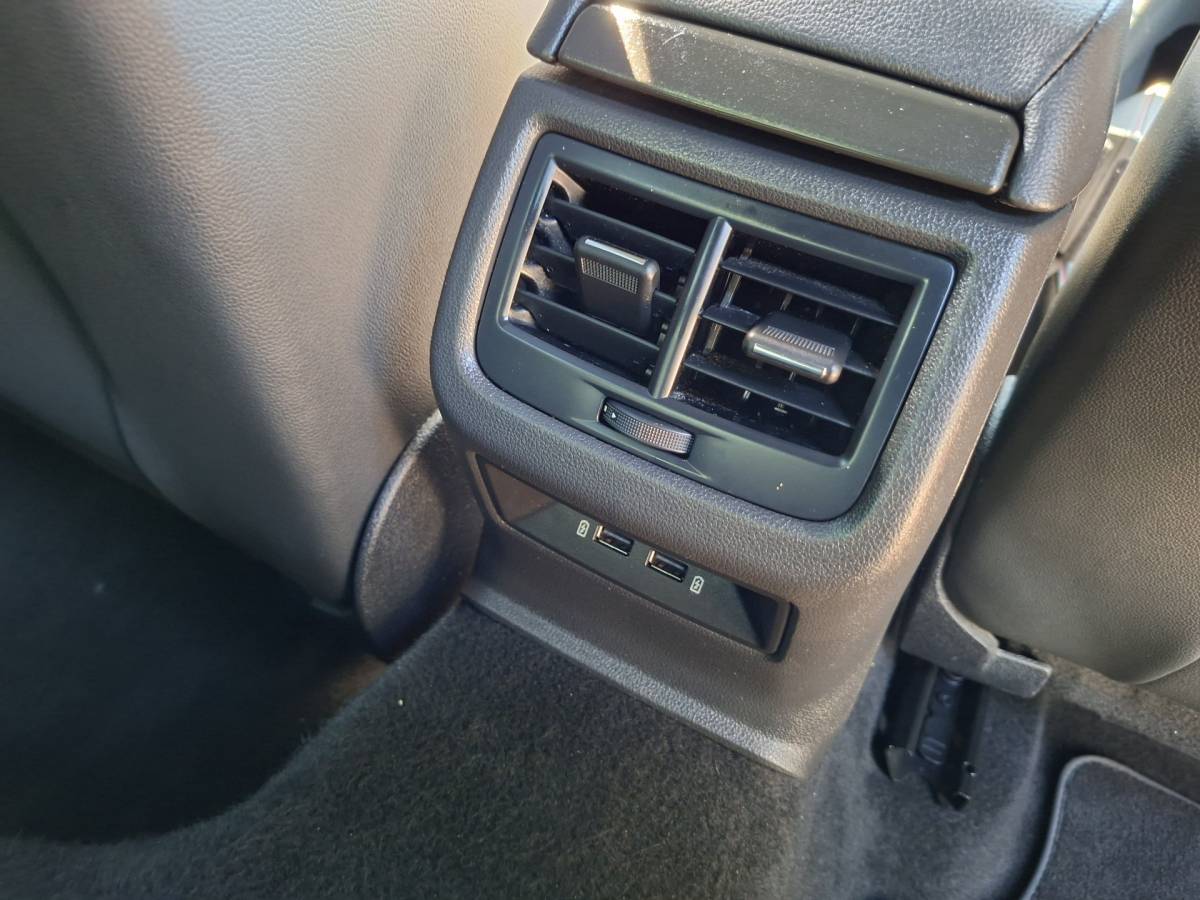 SEAT Leon SEAT Leon ST 1.5 TSI FR 150pk Carplay Camera Stoelverw. Business Intense