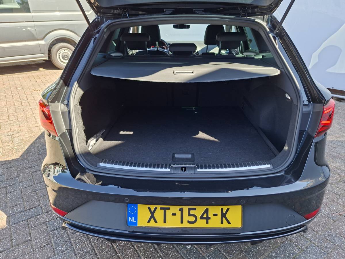 SEAT Leon SEAT Leon ST 1.5 TSI FR 150pk Carplay Camera Stoelverw. Business Intense