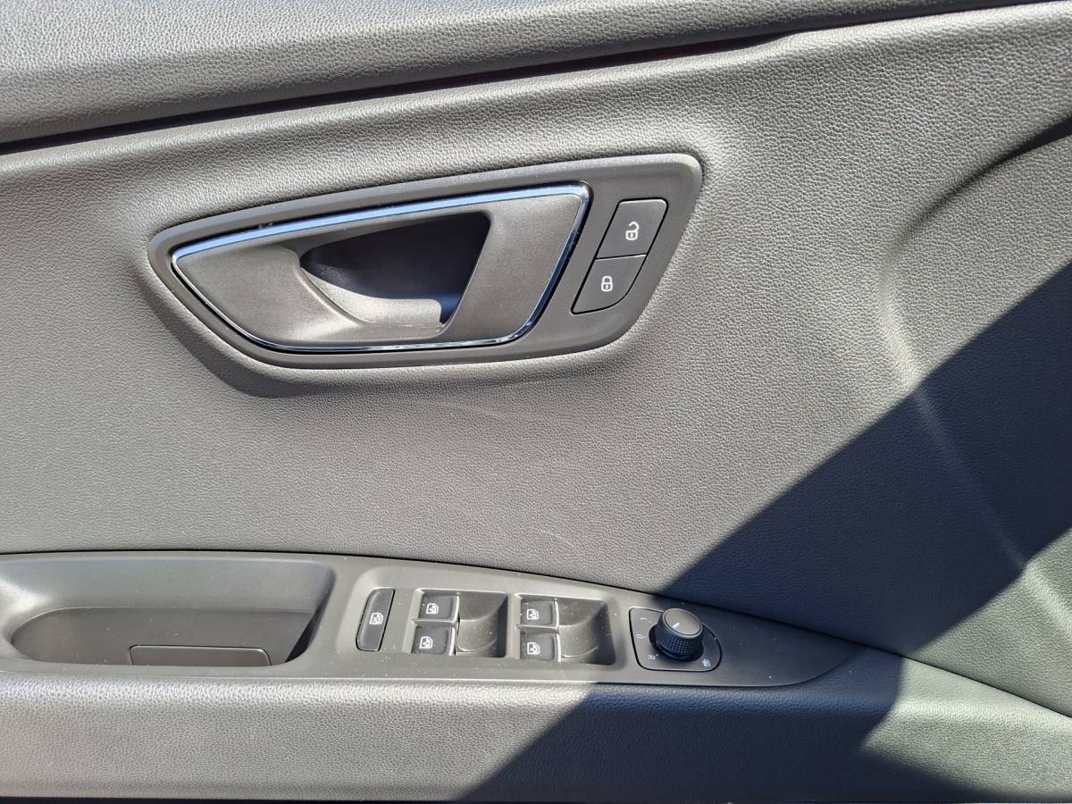 SEAT Leon SEAT Leon ST 1.5 TSI FR 150pk Carplay Camera Stoelverw. Business Intense