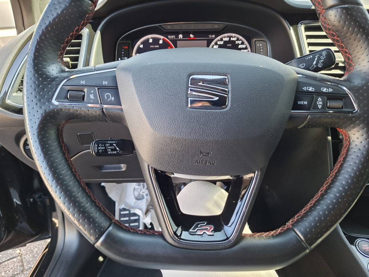 SEAT Leon SEAT Leon ST 1.5 TSI FR 150pk Carplay Camera Stoelverw. Business Intense