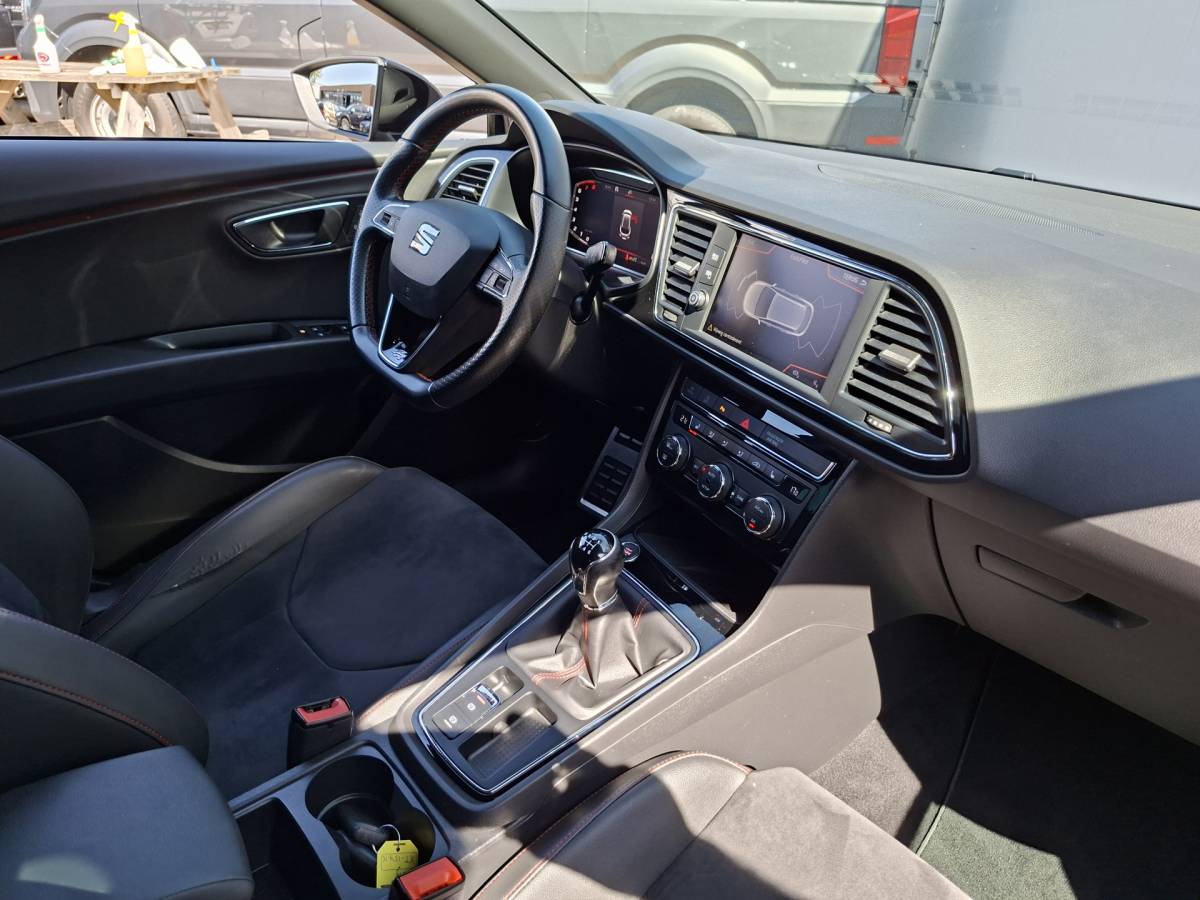 SEAT Leon SEAT Leon ST 1.5 TSI FR 150pk Carplay Camera Stoelverw. Business Intense