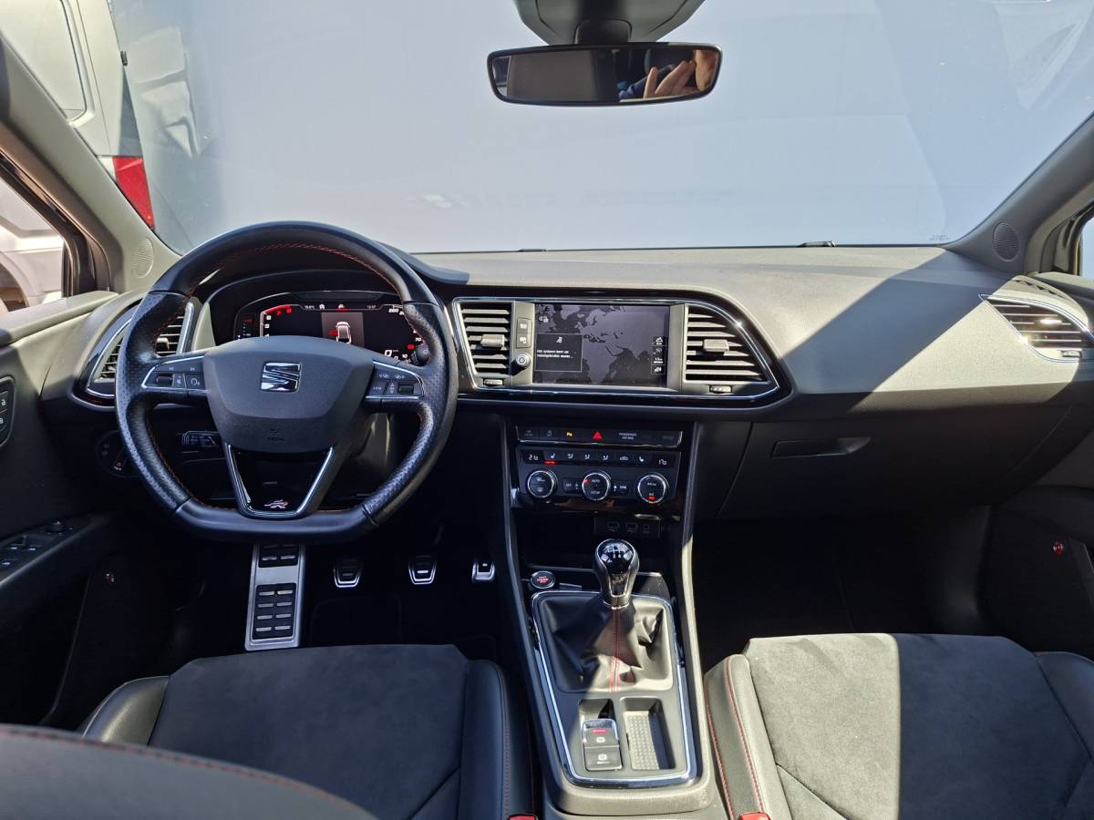 SEAT Leon SEAT Leon ST 1.5 TSI FR 150pk Carplay Camera Stoelverw. Business Intense