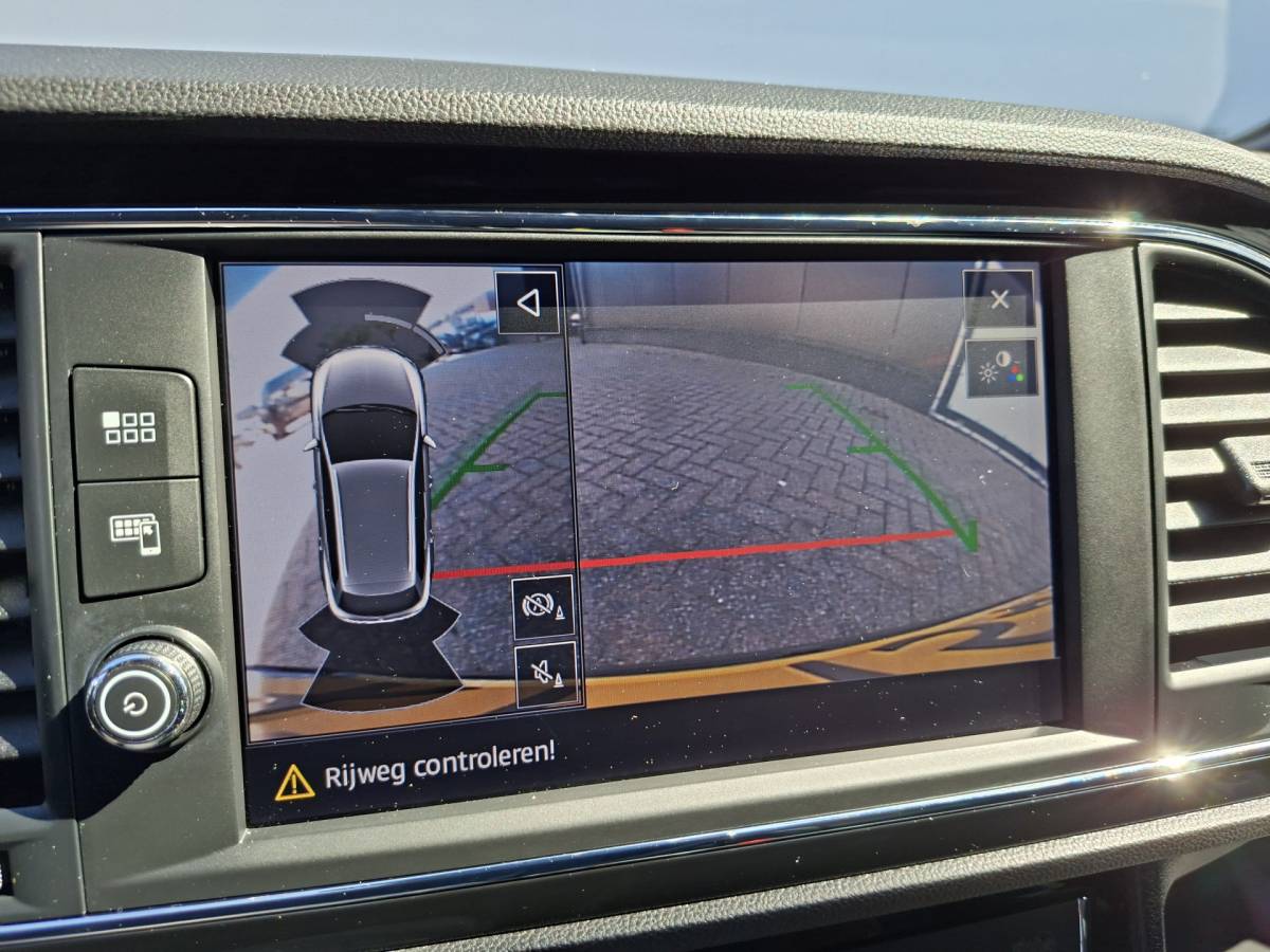 SEAT Leon SEAT Leon ST 1.5 TSI FR 150pk Carplay Camera Stoelverw. Business Intense