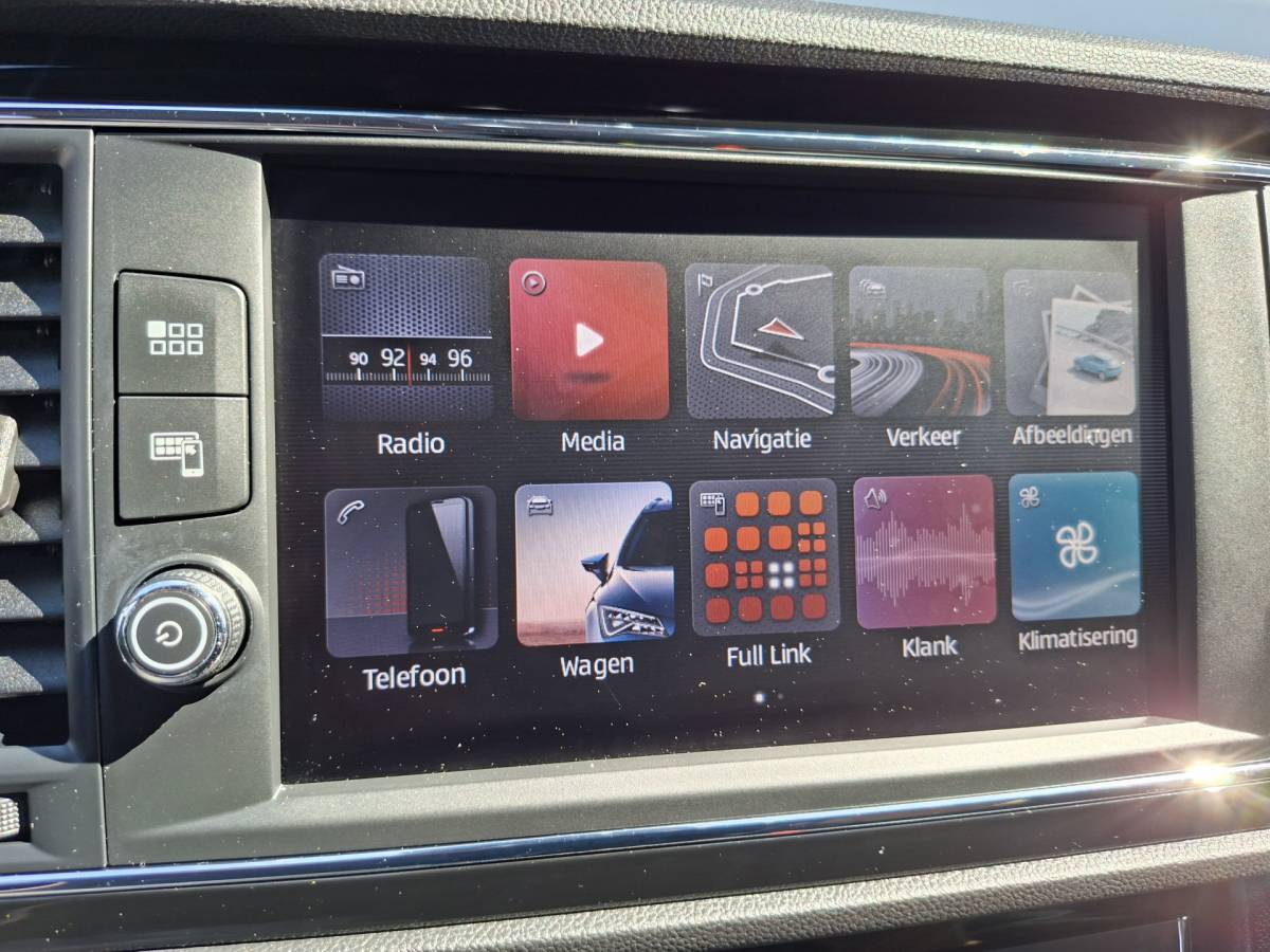 SEAT Leon SEAT Leon ST 1.5 TSI FR 150pk Carplay Camera Stoelverw. Business Intense