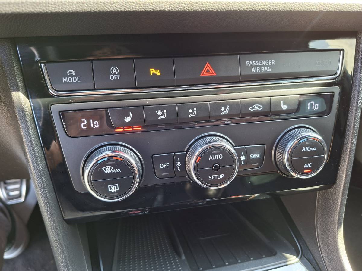 SEAT Leon SEAT Leon ST 1.5 TSI FR 150pk Carplay Camera Stoelverw. Business Intense