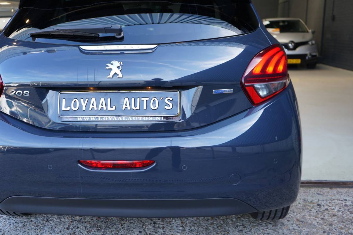 Peugeot 208 Peugeot 208 1.2 PureTech Allure | PDC | CRUISE | AIRCO | APK
