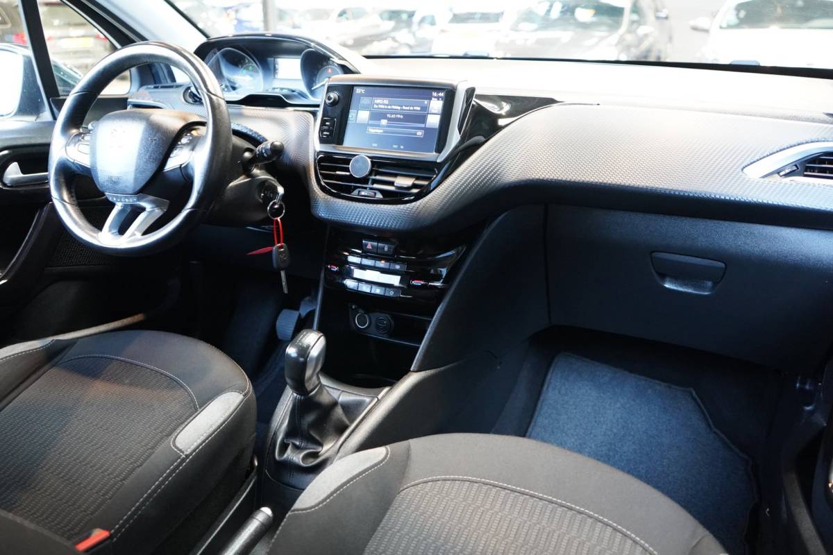 Peugeot 208 Peugeot 208 1.2 PureTech Allure | PDC | CRUISE | AIRCO | APK