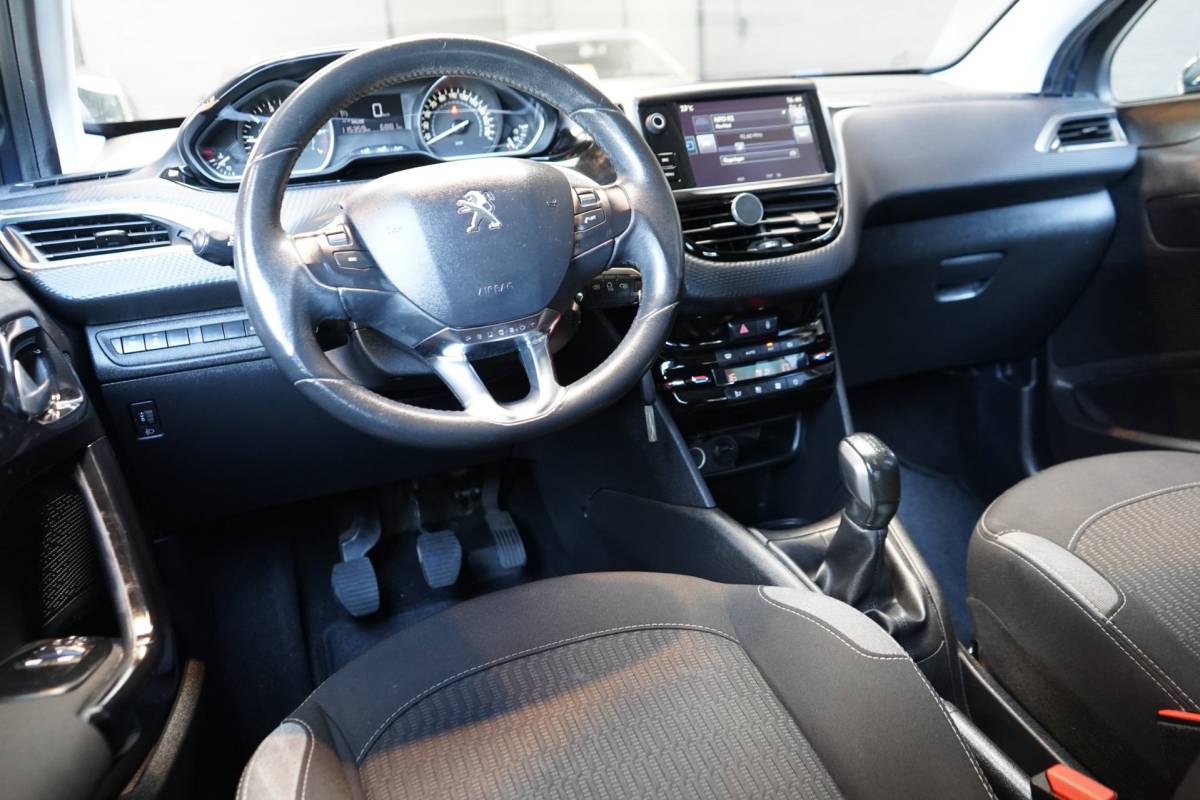 Peugeot 208 Peugeot 208 1.2 PureTech Allure | PDC | CRUISE | AIRCO | APK