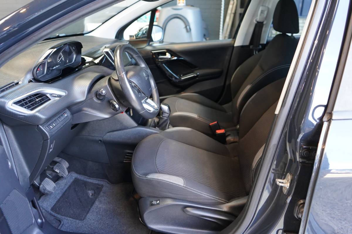 Peugeot 208 Peugeot 208 1.2 PureTech Allure | PDC | CRUISE | AIRCO | APK