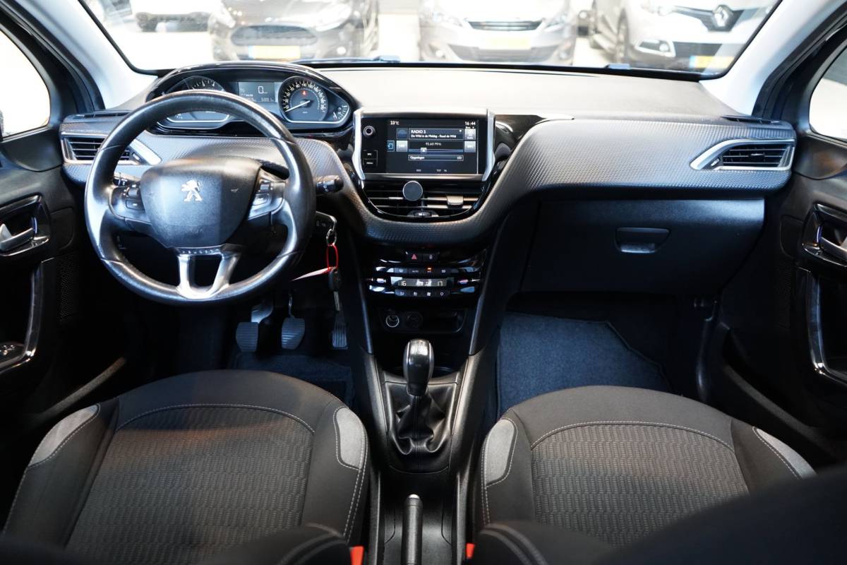 Peugeot 208 Peugeot 208 1.2 PureTech Allure | PDC | CRUISE | AIRCO | APK