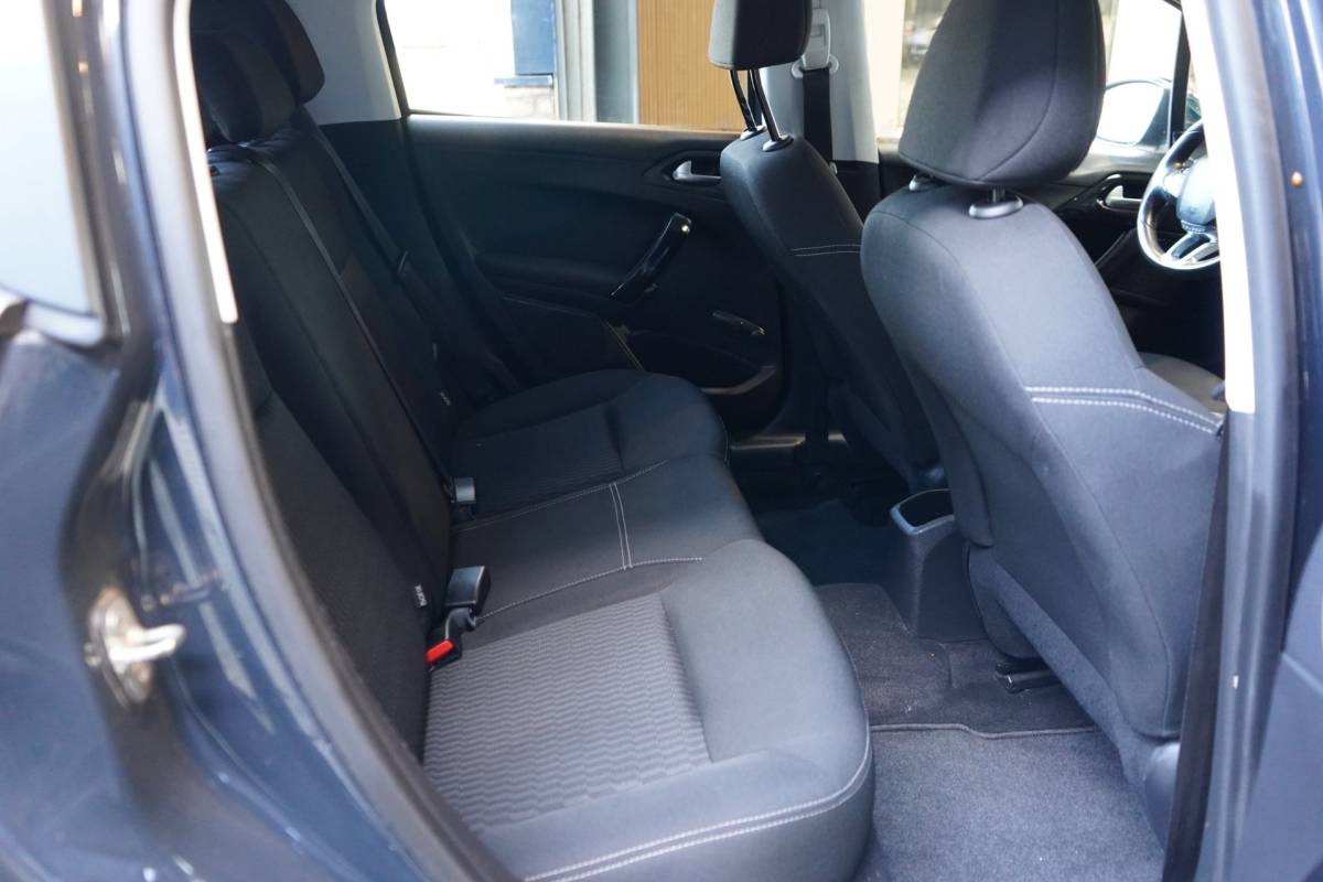 Peugeot 208 Peugeot 208 1.2 PureTech Allure | PDC | CRUISE | AIRCO | APK