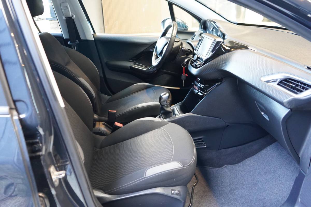 Peugeot 208 Peugeot 208 1.2 PureTech Allure | PDC | CRUISE | AIRCO | APK