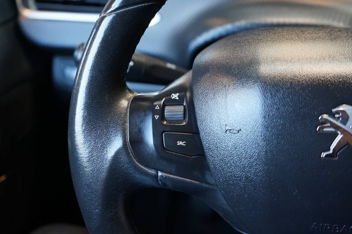 Peugeot 208 Peugeot 208 1.2 PureTech Allure | PDC | CRUISE | AIRCO | APK