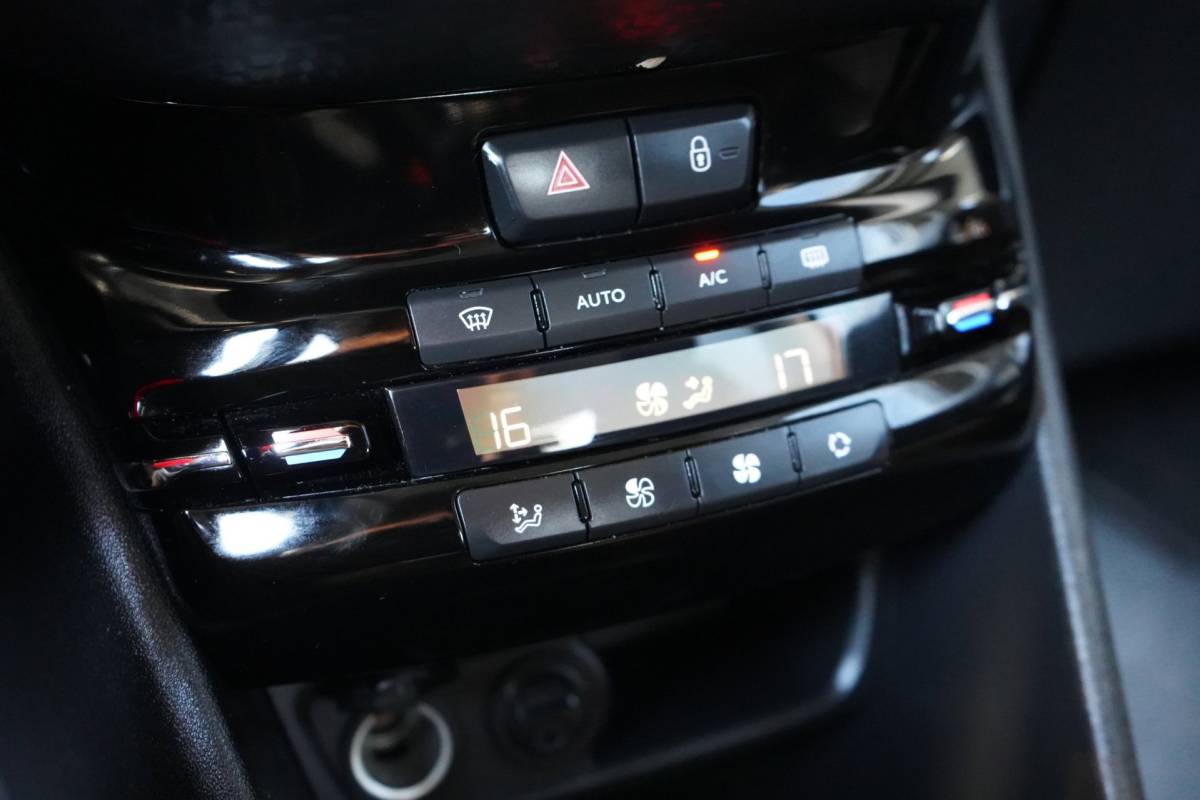 Peugeot 208 Peugeot 208 1.2 PureTech Allure | PDC | CRUISE | AIRCO | APK