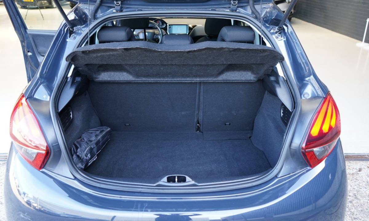 Peugeot 208 Peugeot 208 1.2 PureTech Allure | PDC | CRUISE | AIRCO | APK