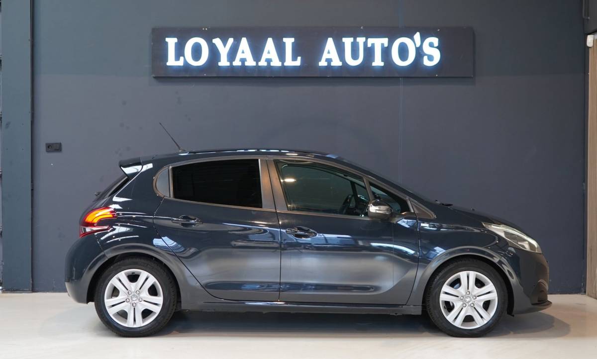 Peugeot 208 Peugeot 208 1.2 PureTech Allure | PDC | CRUISE | AIRCO | APK