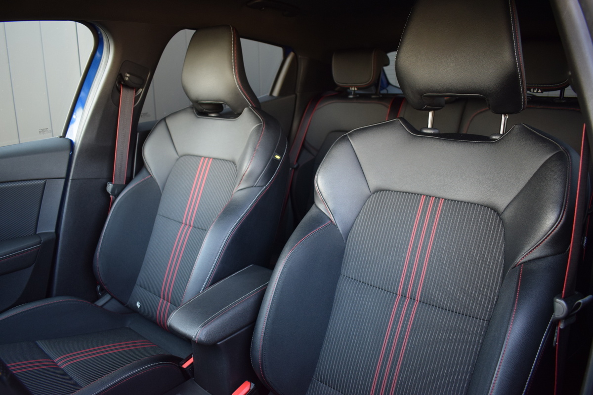 Renault Clio Renault Clio 1.0 TCE R.S. Line ECC | Carplay | RS Zetels | Keyless | Full Map Navi