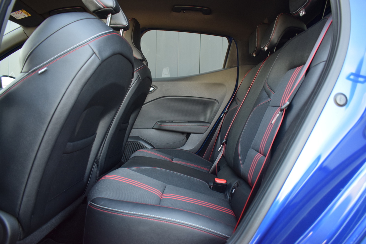 Renault Clio Renault Clio 1.0 TCE R.S. Line ECC | Carplay | RS Zetels | Keyless | Full Map Navi
