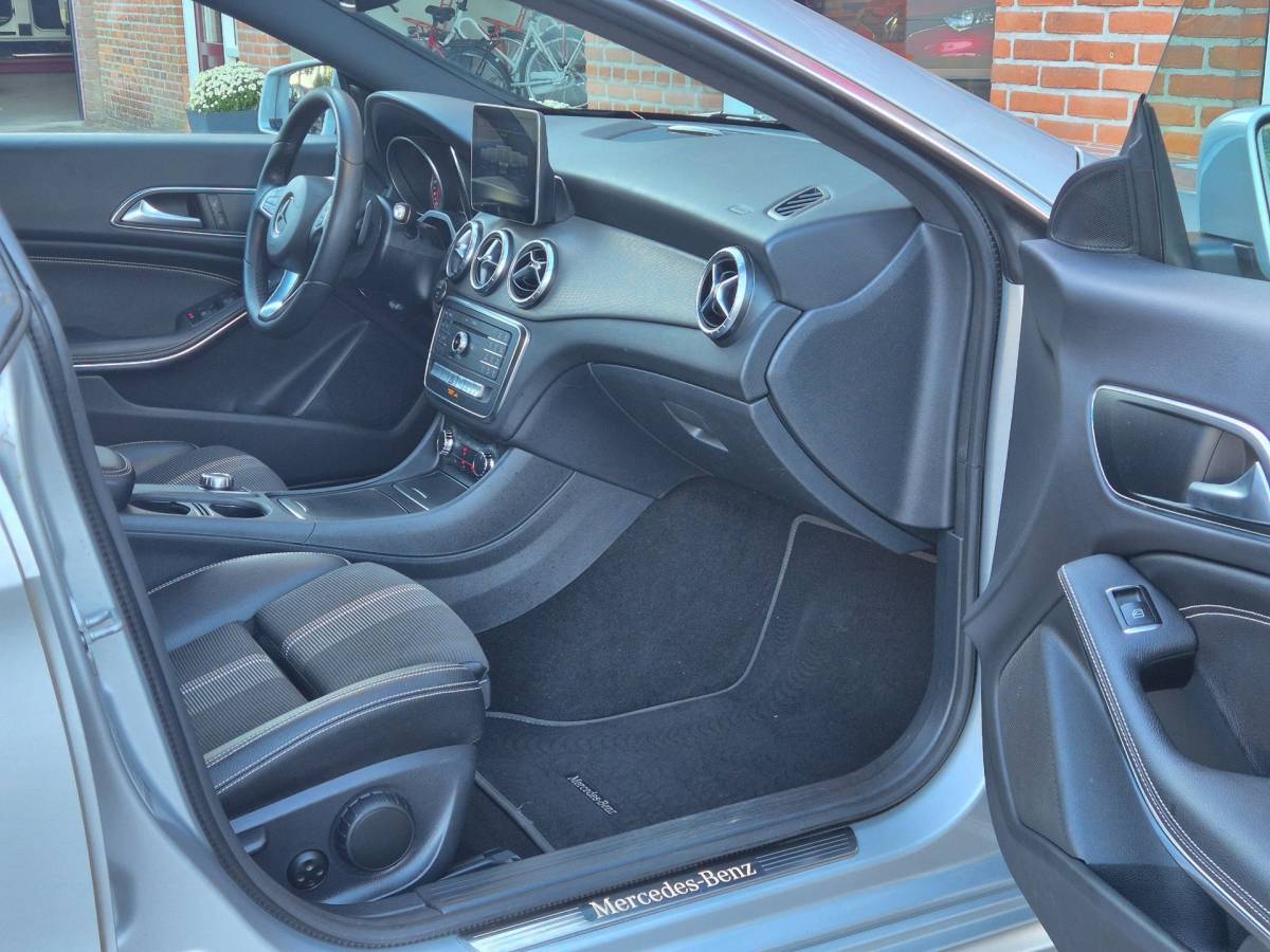 Mercedes-Benz CLA Mercedes-Benz CLA-klasse Shooting Brake 180 Business Solution 122PK 5drs AUTOMAAT airco, cruise, navi, pdc, camera, carplay