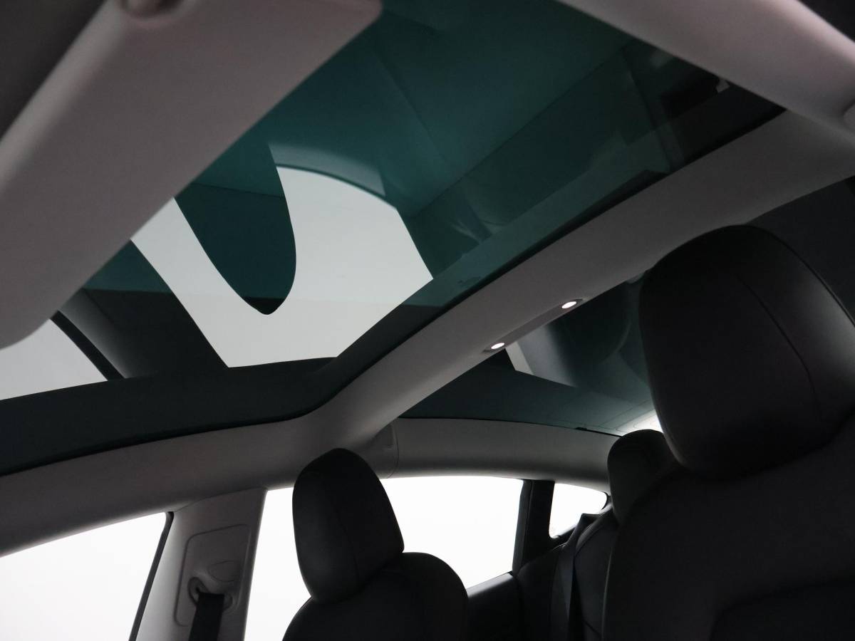 Tesla Model 3 Tesla Model 3 LONG RANGE AWD 75 kWh + TREKHAAK AFNEEMBAAR | PANORAMA | ZWART LEDER | STOELVERW. V+A