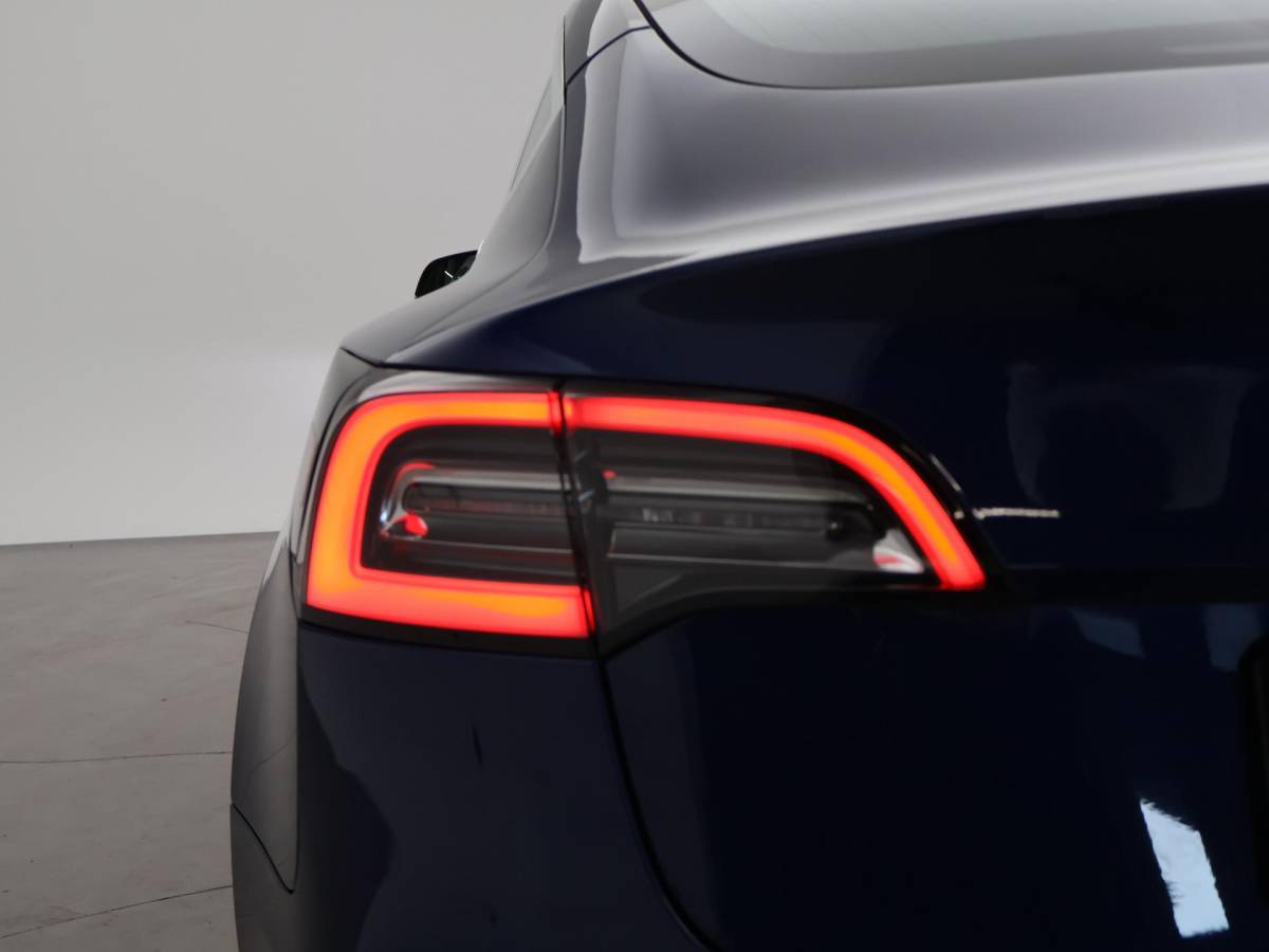 Tesla Model 3 Tesla Model 3 LONG RANGE AWD 75 kWh + TREKHAAK AFNEEMBAAR | PANORAMA | ZWART LEDER | STOELVERW. V+A