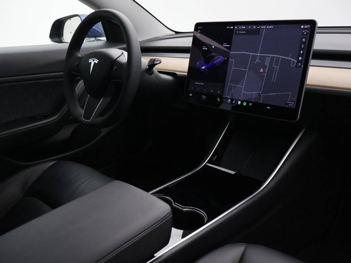 Tesla Model 3 Tesla Model 3 LONG RANGE AWD 75 kWh + TREKHAAK AFNEEMBAAR | PANORAMA | ZWART LEDER | STOELVERW. V+A