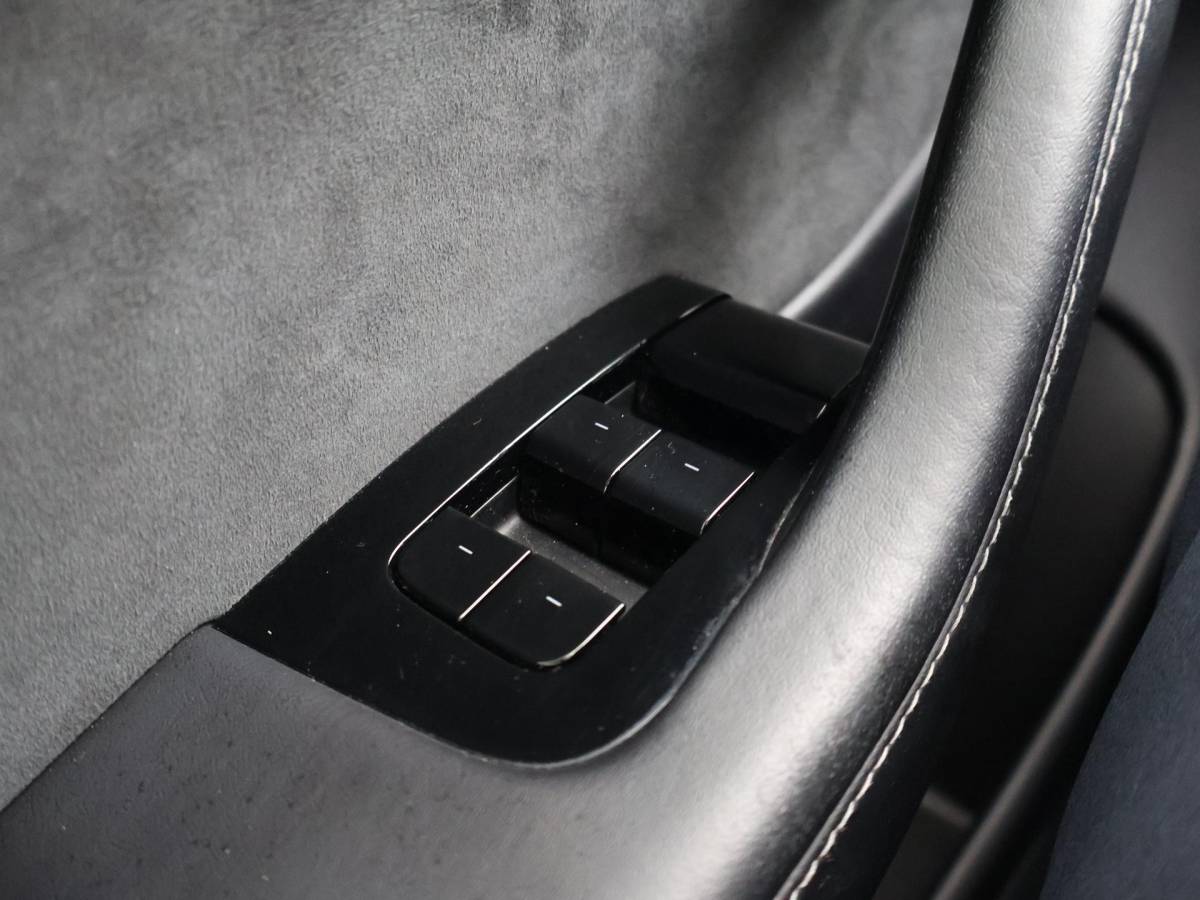 Tesla Model 3 Tesla Model 3 LONG RANGE AWD 75 kWh + TREKHAAK AFNEEMBAAR | PANORAMA | ZWART LEDER | STOELVERW. V+A