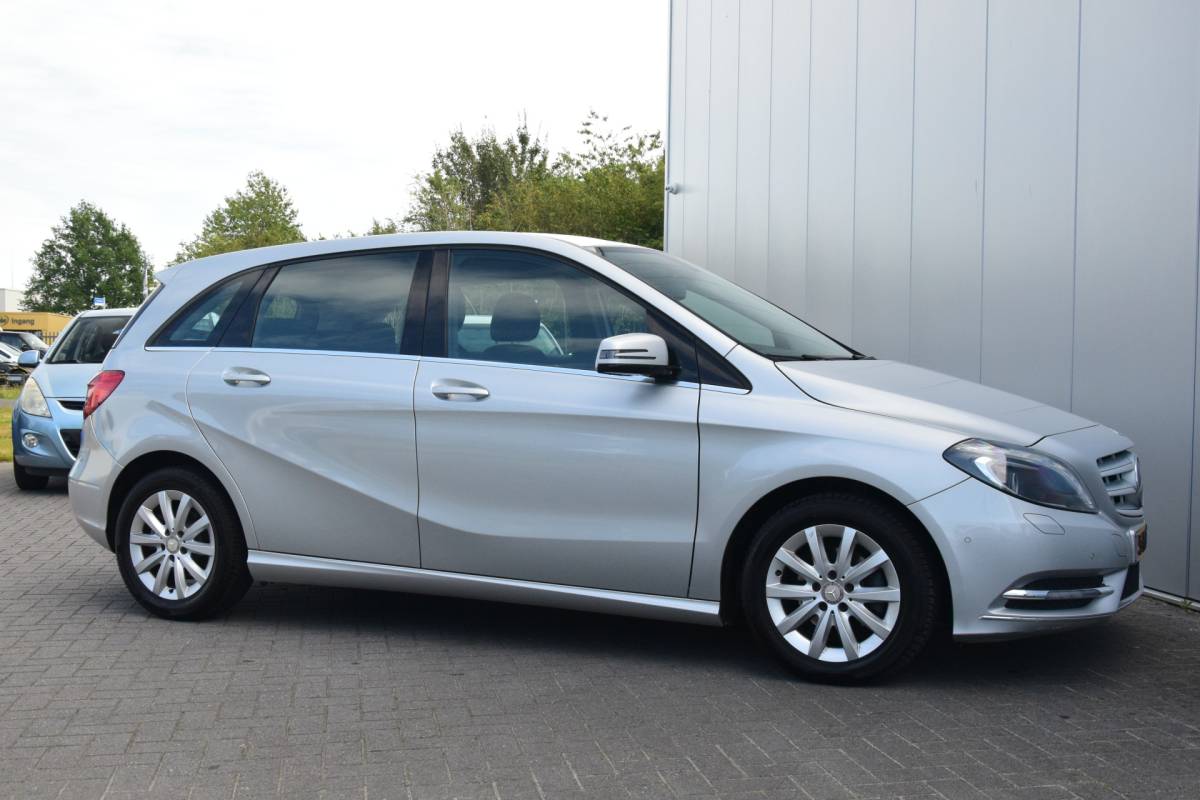Mercedes-Benz B-Klasse Mercedes-Benz B-klasse 180 Ambition Automaat Bi-Xenon Navi Trekhaak/afneembaar 73dkm!