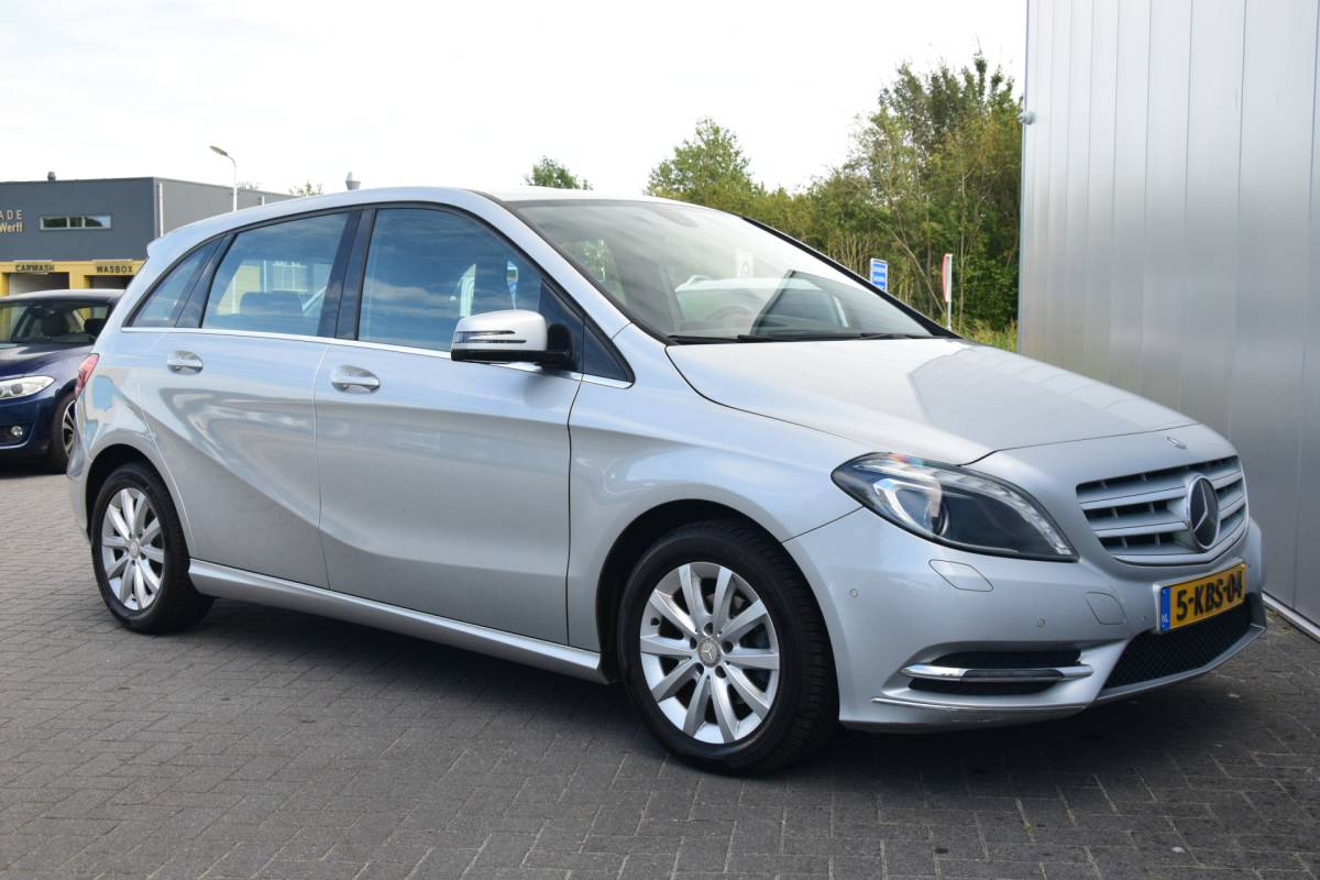 Mercedes-Benz B-Klasse Mercedes-Benz B-klasse 180 Ambition Automaat Bi-Xenon Navi Trekhaak/afneembaar 73dkm!