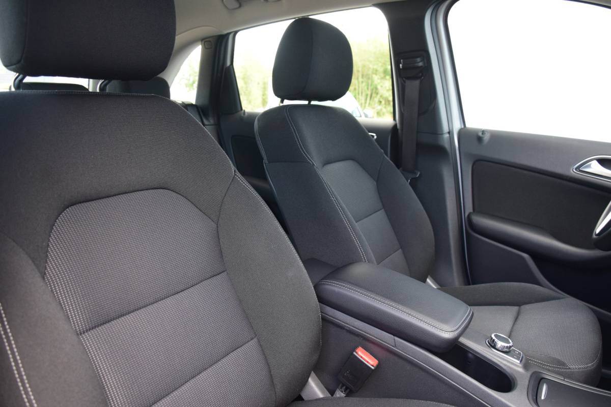 Mercedes-Benz B-Klasse Mercedes-Benz B-klasse 180 Ambition Automaat Bi-Xenon Navi Trekhaak/afneembaar 73dkm!