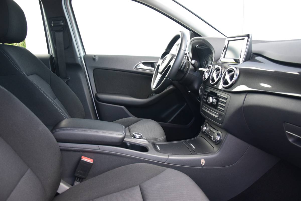 Mercedes-Benz B-Klasse Mercedes-Benz B-klasse 180 Ambition Automaat Bi-Xenon Navi Trekhaak/afneembaar 73dkm!