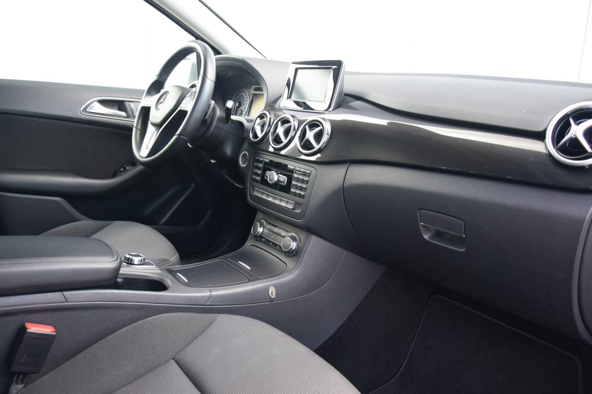 Mercedes-Benz B-Klasse Mercedes-Benz B-klasse 180 Ambition Automaat Bi-Xenon Navi Trekhaak/afneembaar 73dkm!