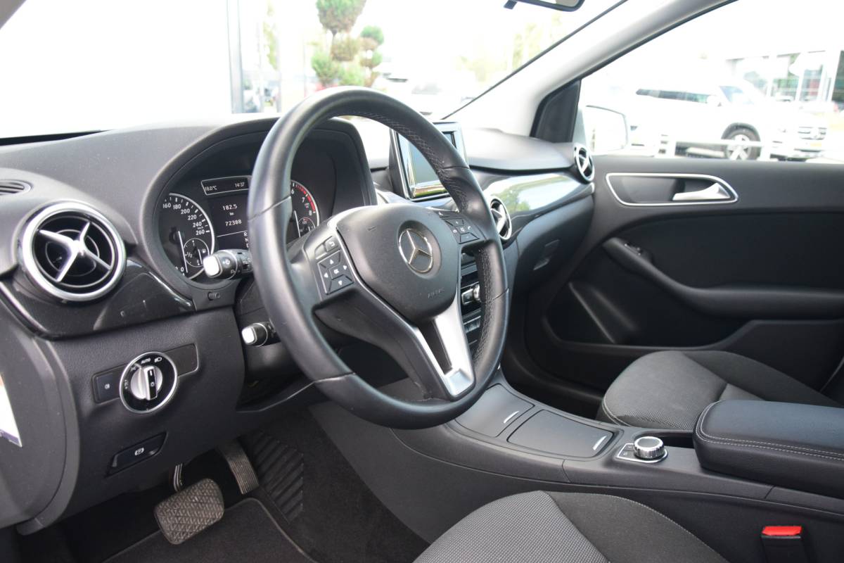 Mercedes-Benz B-Klasse Mercedes-Benz B-klasse 180 Ambition Automaat Bi-Xenon Navi Trekhaak/afneembaar 73dkm!