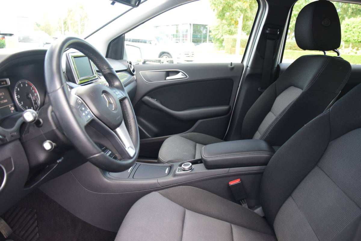 Mercedes-Benz B-Klasse Mercedes-Benz B-klasse 180 Ambition Automaat Bi-Xenon Navi Trekhaak/afneembaar 73dkm!
