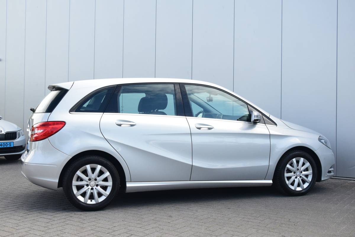 Mercedes-Benz B-Klasse Mercedes-Benz B-klasse 180 Ambition Automaat Bi-Xenon Navi Trekhaak/afneembaar 73dkm!
