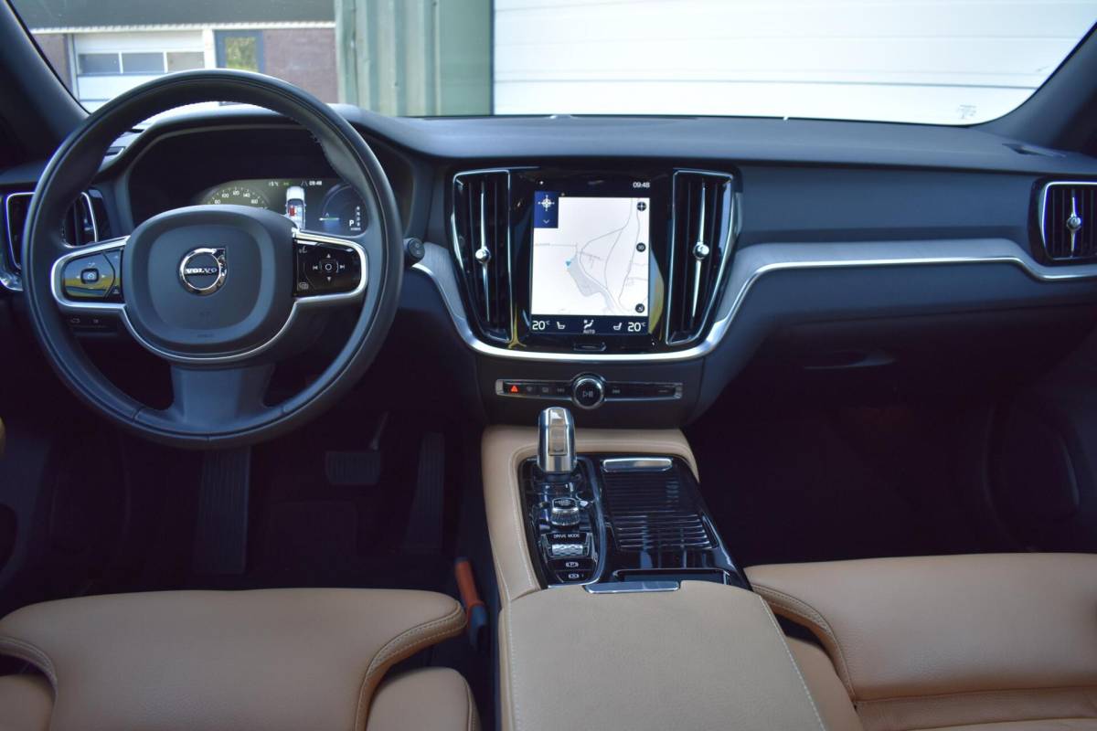 Volvo V60 Volvo V60 2.0 T8 Twin Engine AWD Inscription | Leder | Pano | Winterpakket |
