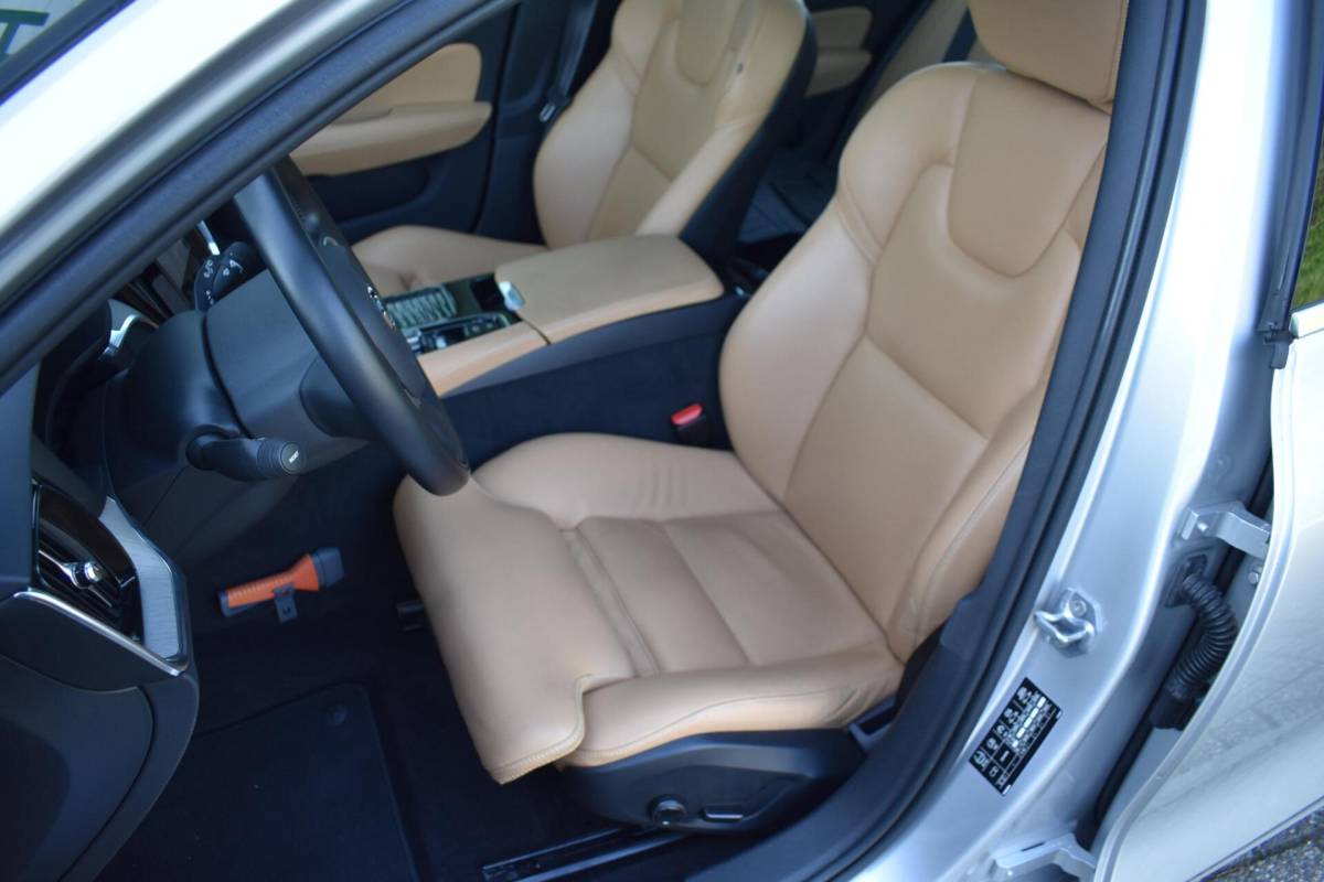 Volvo V60 Volvo V60 2.0 T8 Twin Engine AWD Inscription | Leder | Pano | Winterpakket |