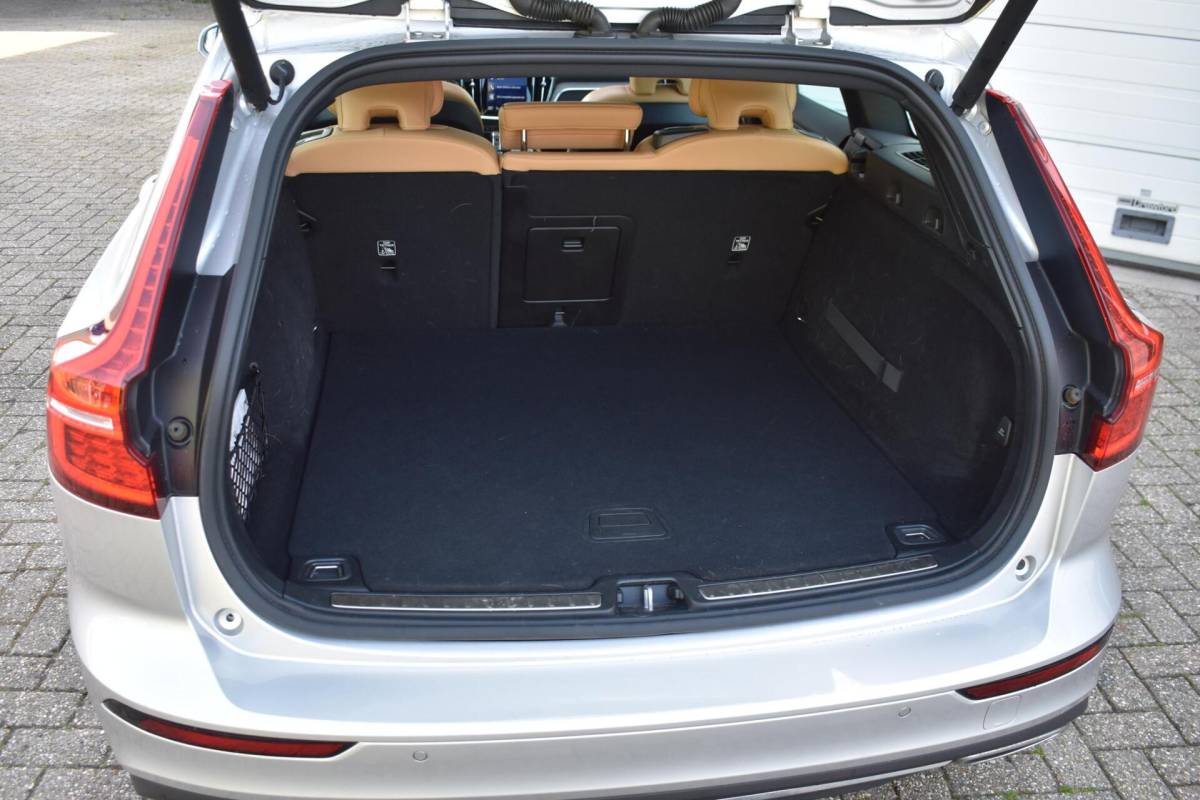 Volvo V60 Volvo V60 2.0 T8 Twin Engine AWD Inscription | Leder | Pano | Winterpakket |