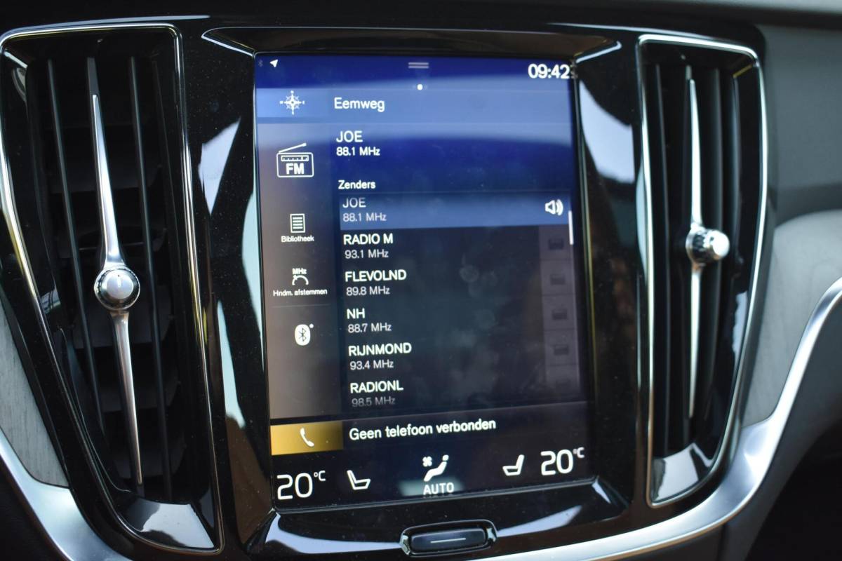 Volvo V60 Volvo V60 2.0 T8 Twin Engine AWD Inscription | Leder | Pano | Winterpakket |