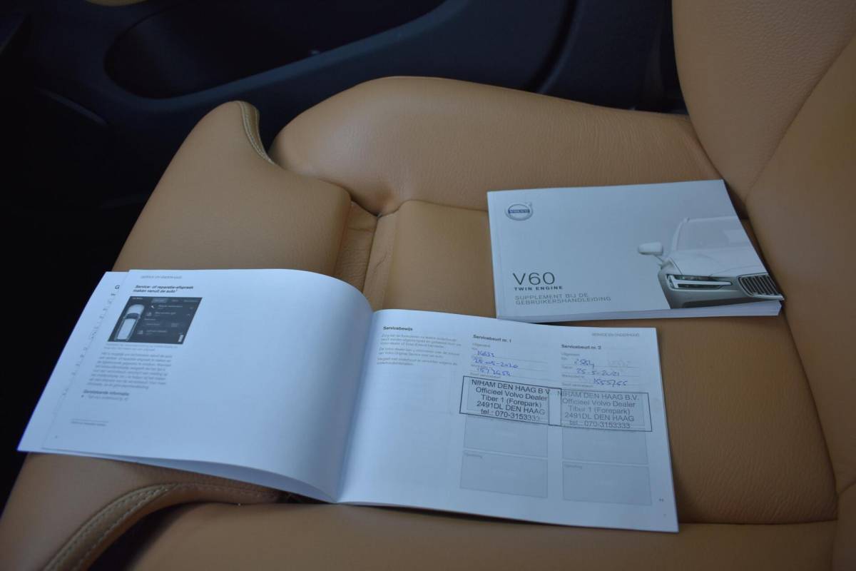 Volvo V60 Volvo V60 2.0 T8 Twin Engine AWD Inscription | Leder | Pano | Winterpakket |