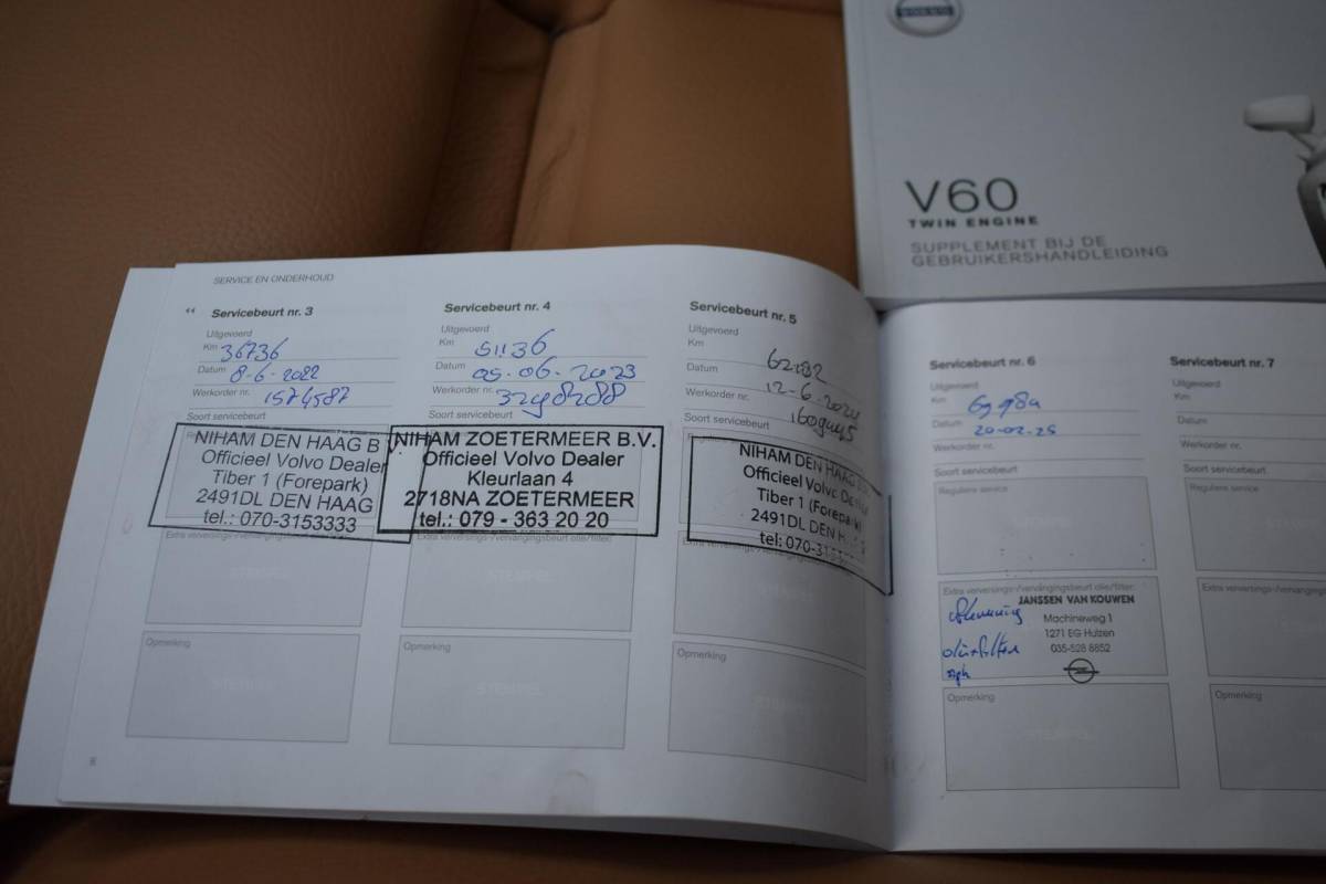 Volvo V60 Volvo V60 2.0 T8 Twin Engine AWD Inscription | Leder | Pano | Winterpakket |