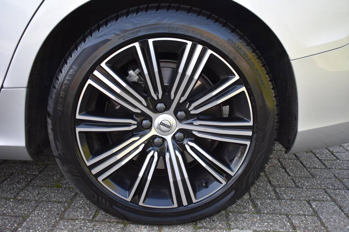 Volvo V60 Volvo V60 2.0 T8 Twin Engine AWD Inscription | Leder | Pano | Winterpakket |